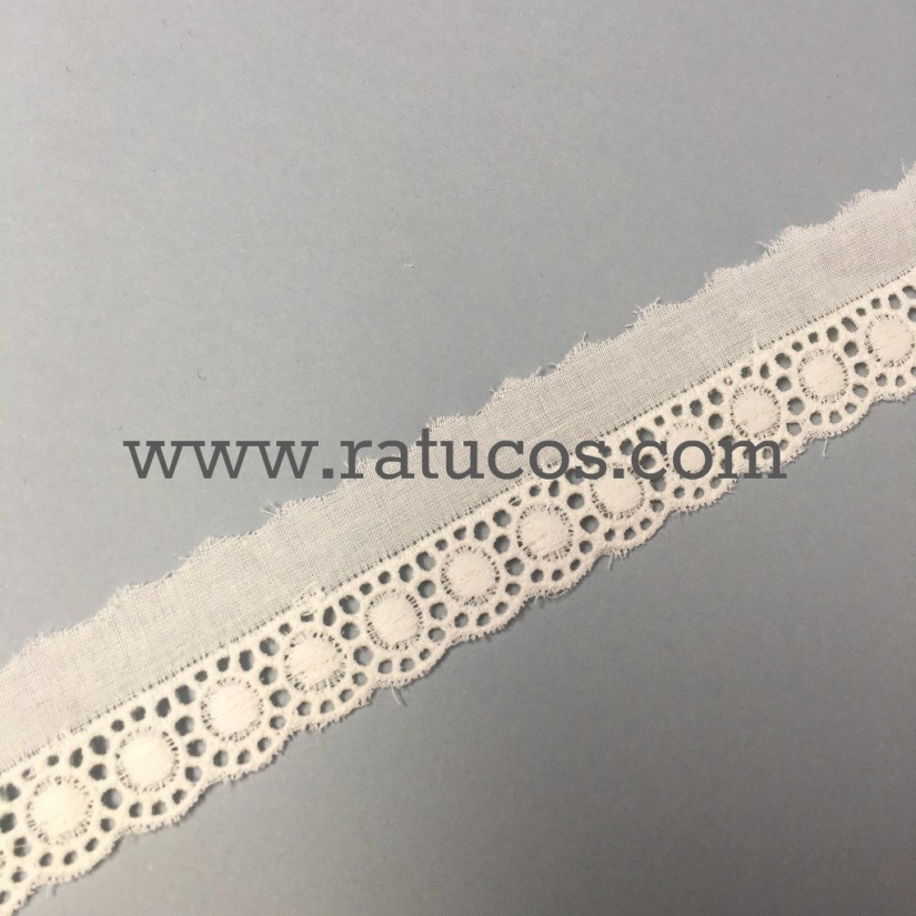 Venta Online de Tira Bordada en Blanco Roto de 14 cm de ancho